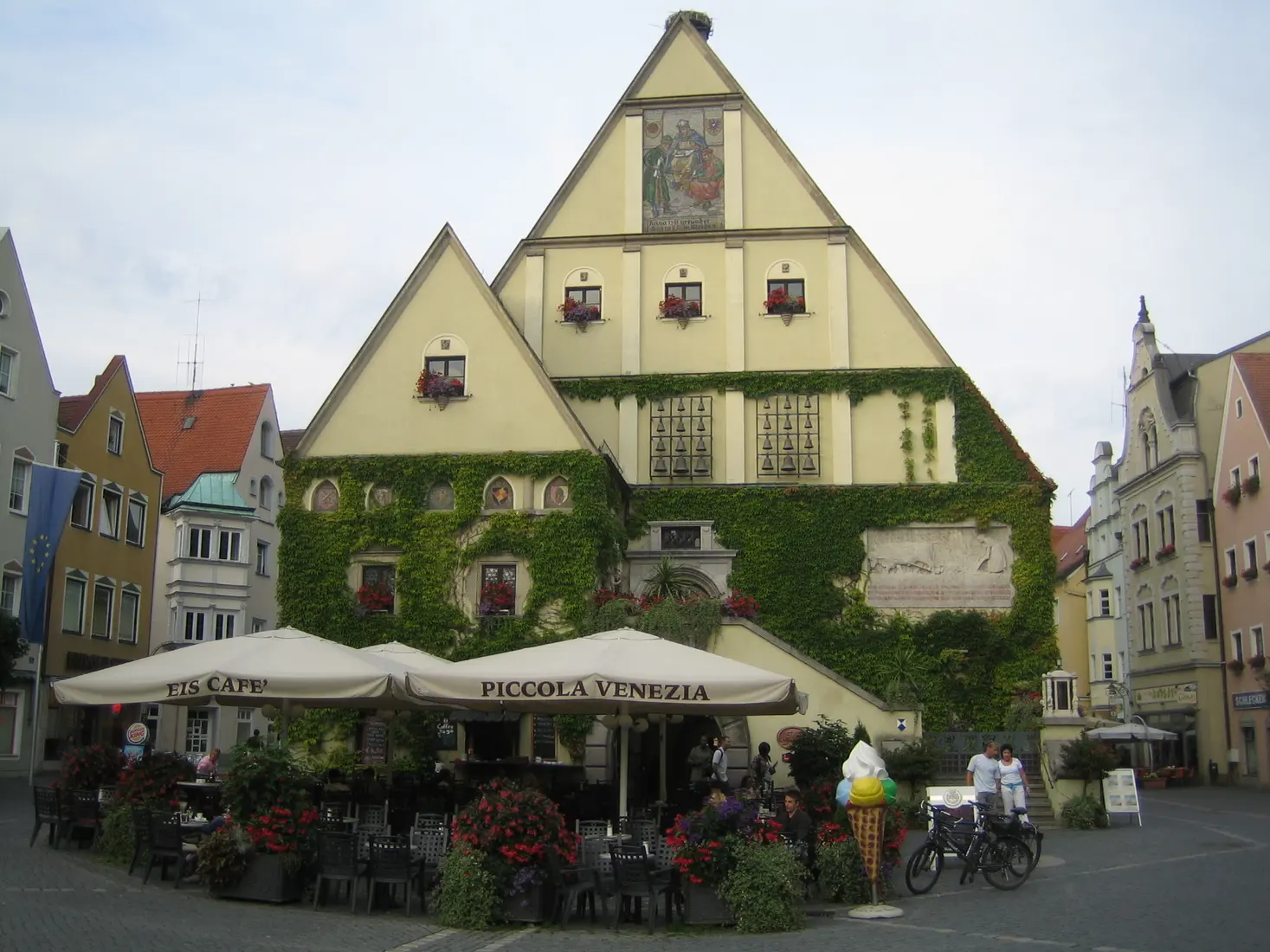 Altes Rathaus am Oberen Markt in Weiden i.d.OPf. – Foto: Denis Apel / CC BY-SA 3.0, Wikimedia Commons